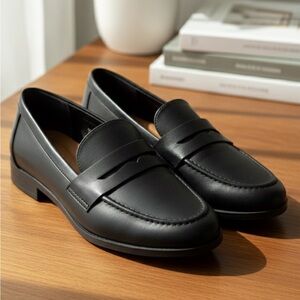 Kensie Black Leather Loafers
NEW